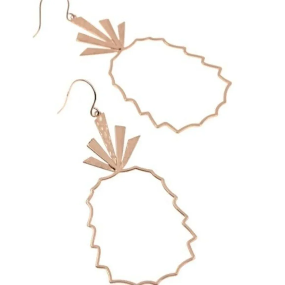 Boutique rose gold
